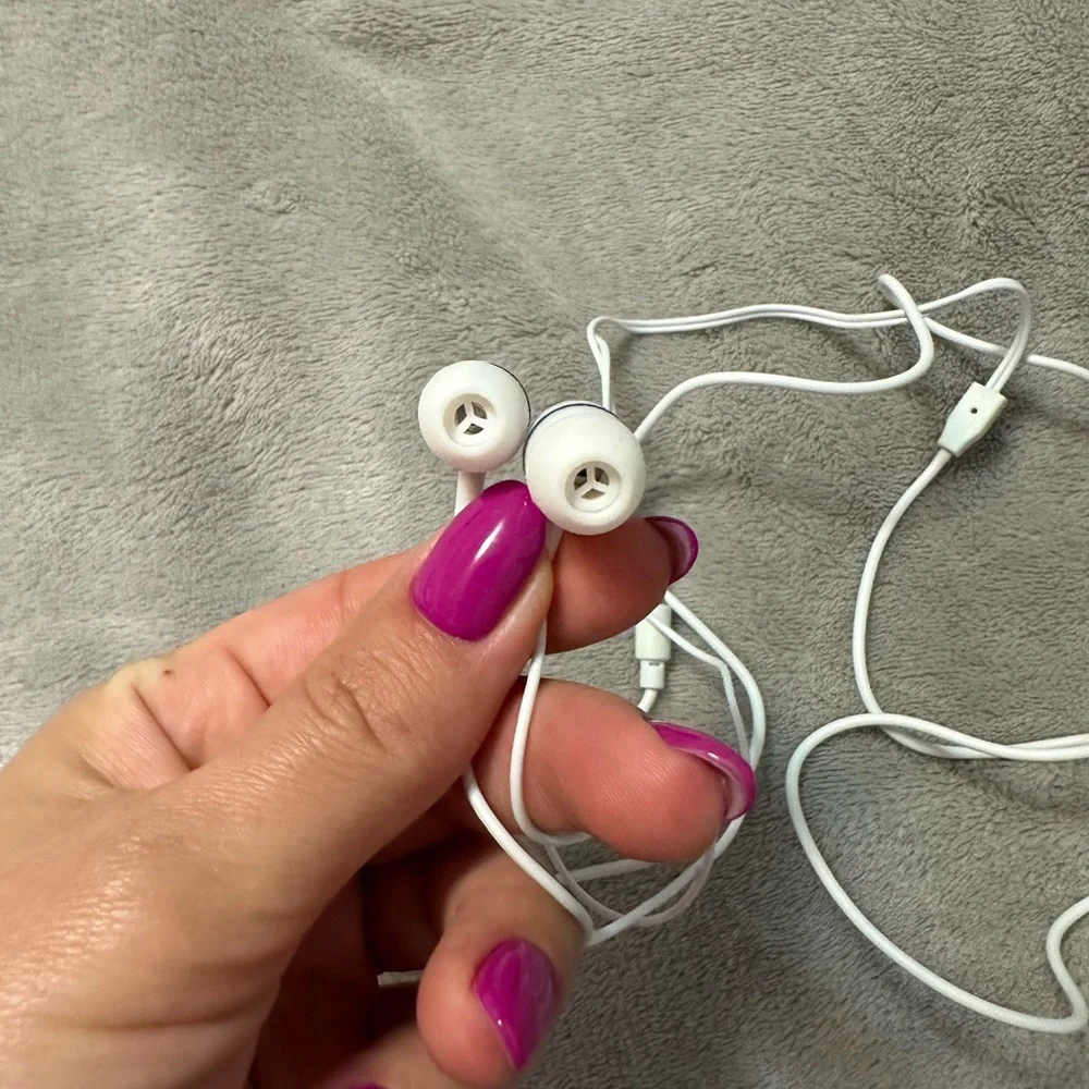 Samsung headphones new Never used